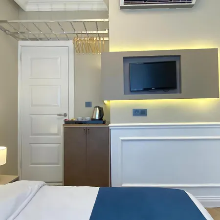 Pera Standard Hotel *