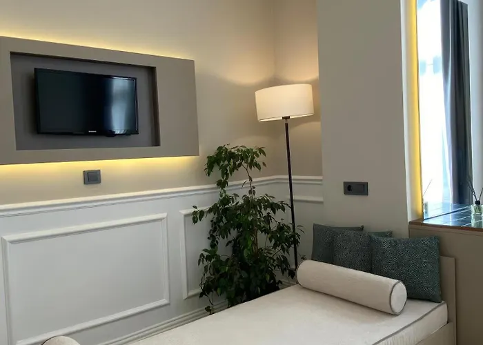 Pera Standard Hotel *