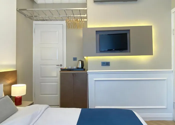 Pera Standard Hotel *