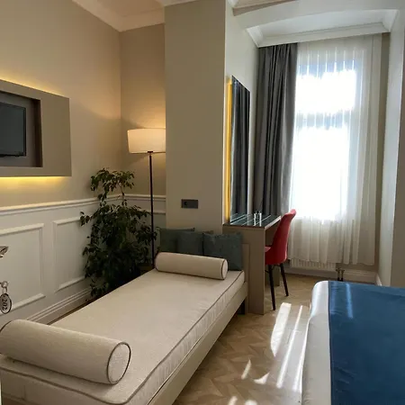 Pera Standard Hotel *